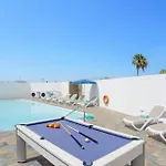 Villa Esmeralda By *